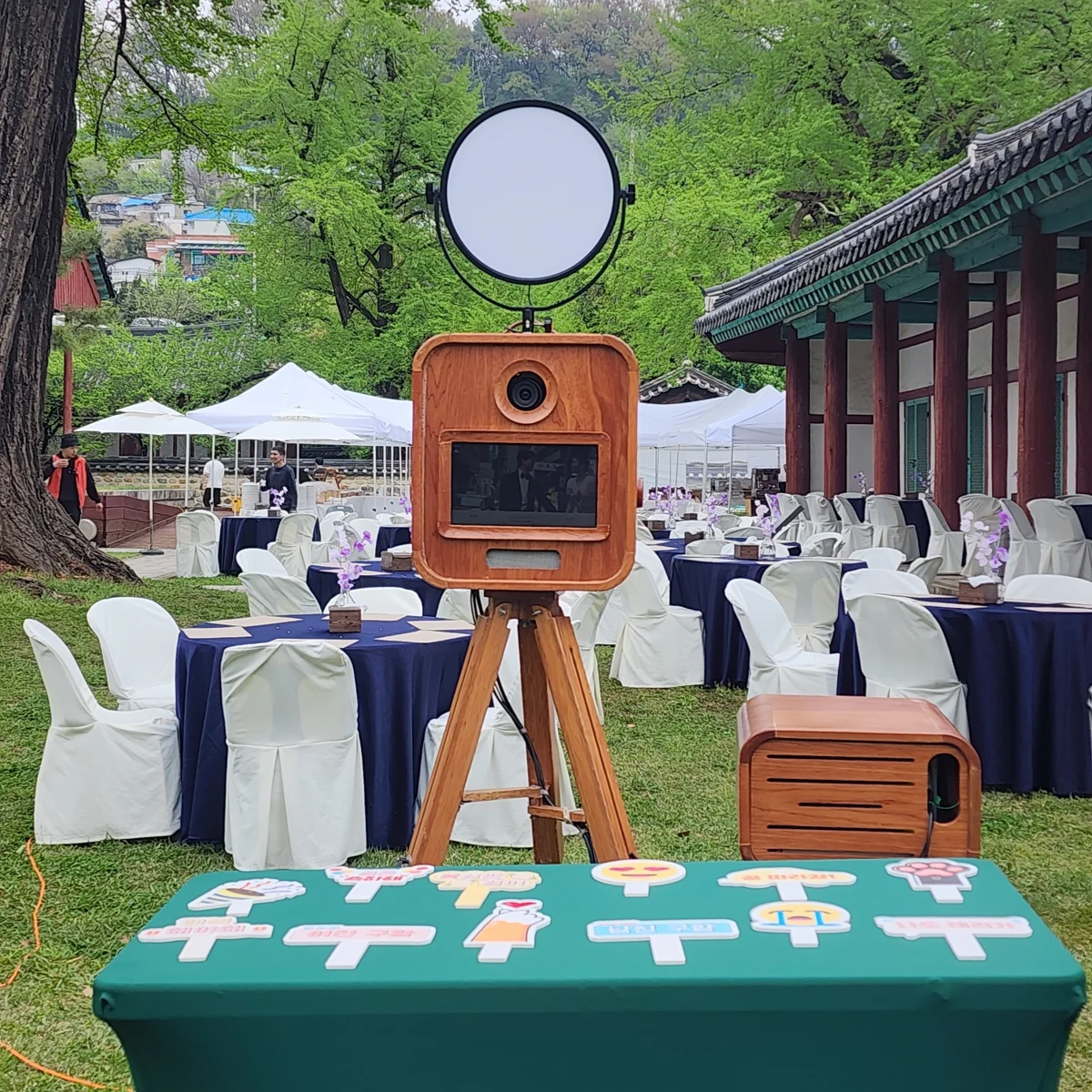 언커먼데이 포토부스 설치와 촬영·인화·방명록 운영 현장