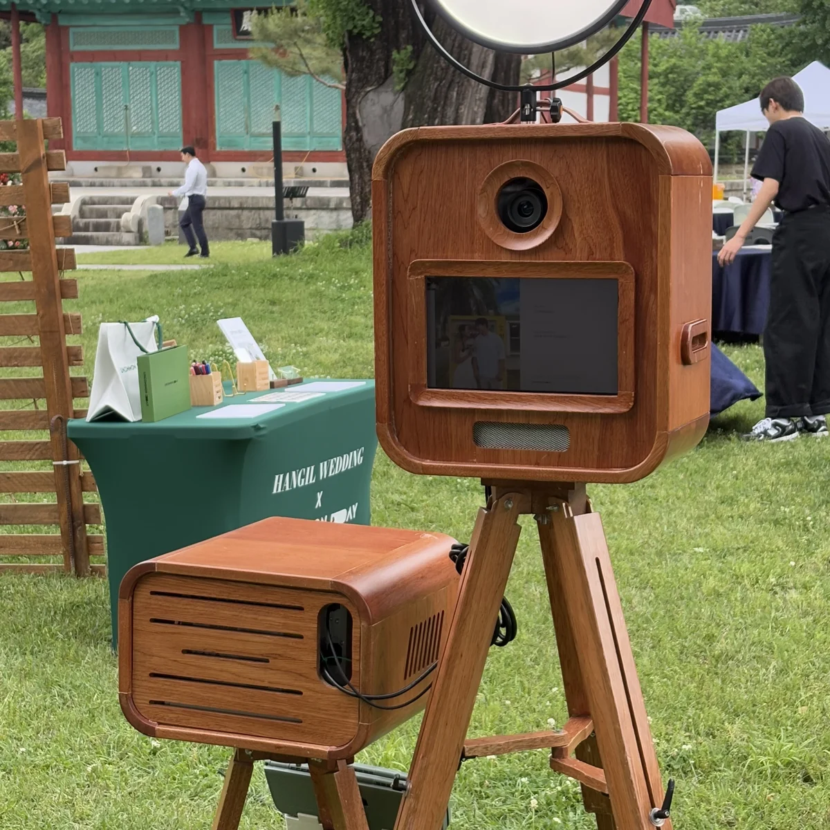 언커먼데이 포토부스 설치와 촬영·인화·방명록 운영 현장